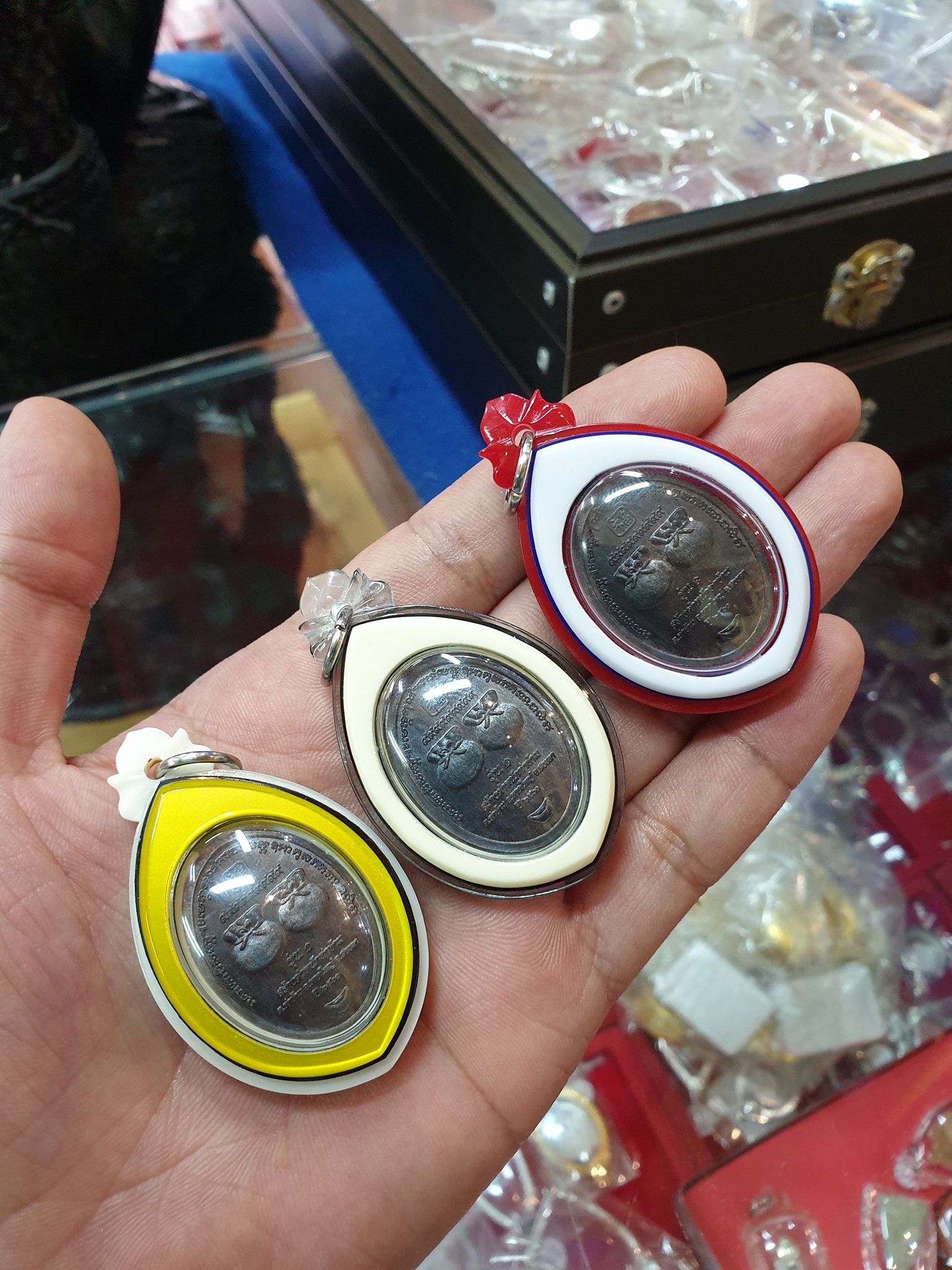DS001 เหรียญหลวงปู่ทวดลิ้นดำ รุ่นแรก เพื่อสร้างตำหนัก ปี2561 (ไม่มีจาร) 龙普托灵丹双钱袋 塔堪版第一期61年(普通版)