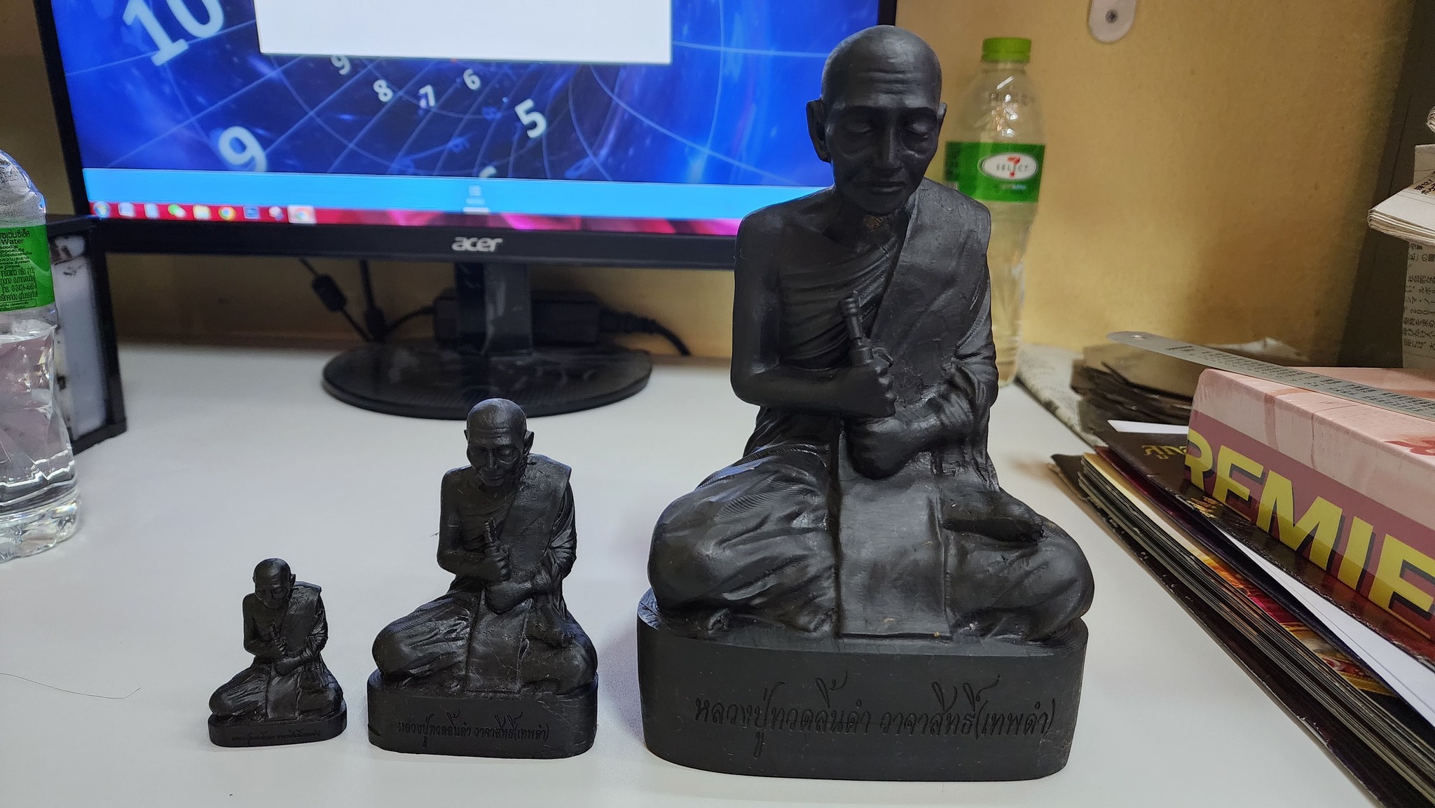 DS033/2.5 พระบูชาหลวงปู่ทวดลิ้นดำ วาจาสิทธิ์ รุ่นแรก ปี 2565 เนื้อไม้งิ้วดำ ตำหนักหลวงปู่ทสดลิ้นดำ ท่าข้าม สงขลา ขนาด 2.5 นิ้ว 黑木供奉型 2.5 寸
